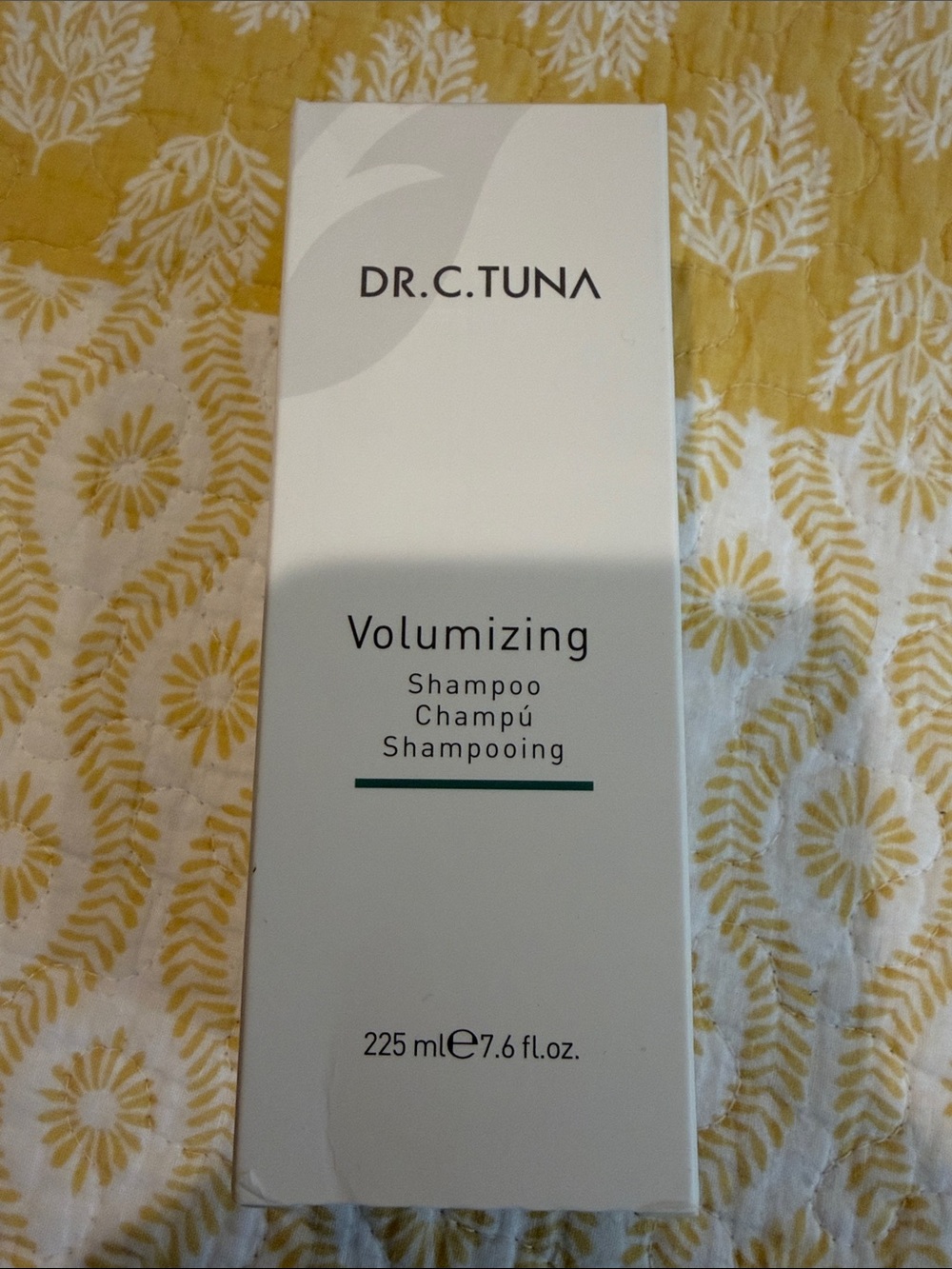 Farmasi Volumizing Shampoo – White with Green Accent
